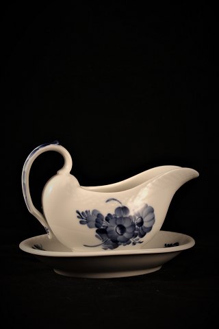Blue Flower sauceboat on solid dish from Royal Copenhagen. (Braided)