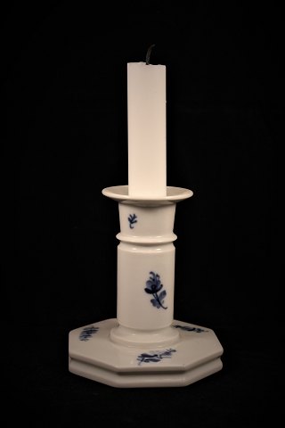 Royal Copenhagen Blue Flower angular candle holders.
Height: 11cm.
10/3303.