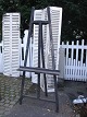 Old French painter easel in Nice black patinated color. 
H:190cm. B:80cm.