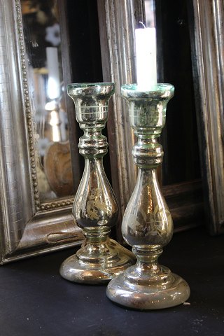 Large 1800 century candlestick in mercury glass with old patina. Height: 26,5cm.
