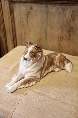 Porcelæns figur af hund fra Royal Copenhagen.