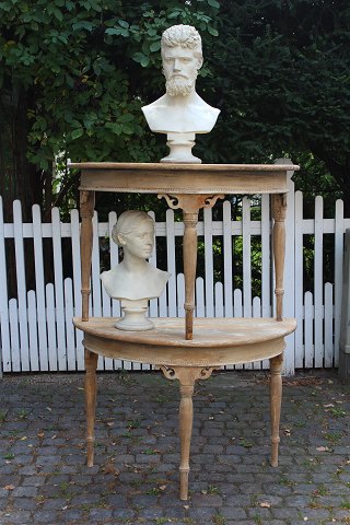 Svensk 1800 tals konsolbord / halvbord 
i afskrabet okkerfarve….
