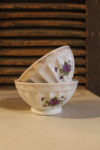 Old French café latté bowl / bol in porcelain.