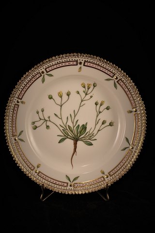 Flora Danica flad tallerken fra Royal Copenhagen.
20/3575. dia.:19,5cm.
1969-74.