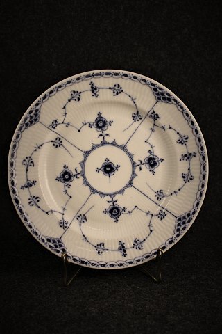 Royal Copenhagen Blue, half lace lunch plate. Dia.:22cm.
RC# 1/572.
