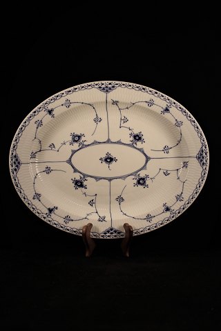 Royal Copenhagen Musselmalet halvblonde ovalt fad.
1/533.
36,5x29cm.