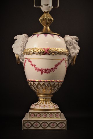 Sjælden antik Royal Copenhagen lampefod fra år 1820-50.
H:45cm.