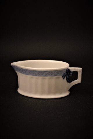 Royal Copenhagen Blue Fan oval cream jug.
H:4cm. 10x5cm.
RC# 1212/11562.