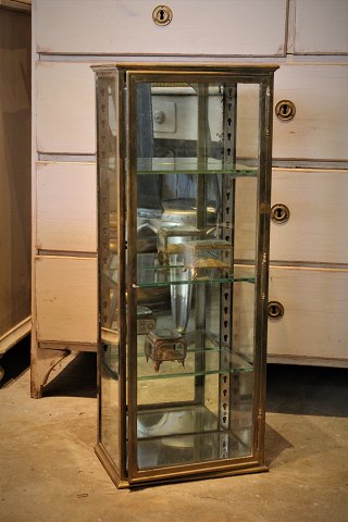 Gammel fransk butiks glas vitrine i messing fra omkring år 1900 med en rigtig fin patina...
