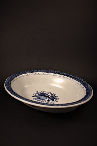 Royal Copenhagen - Aluminia Tranquebar oval faience salad / potato bowl. 
H:5,5cm. L&W:28,5x21,5cm
RC# 11/1411.