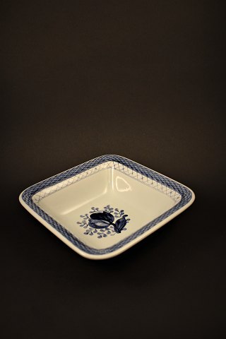 Royal Copenhagen - Aluminia Tranquebar / Trankebar fajance 
firkantet skål. H:5cm. 19x19cm.
RC# 11/1337.