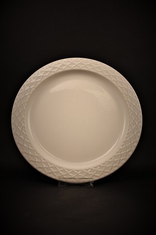 Bing & Grondahl White Cordial / Palette, dinner plate. Dia.:24cm. Designed by 
Jens Harald Quistgaard.
B&G# 325.