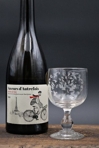 Gammelt fransk souvenir vin glas med graveret skrift og dekorationer "Souvenir" 
H:13cm.
