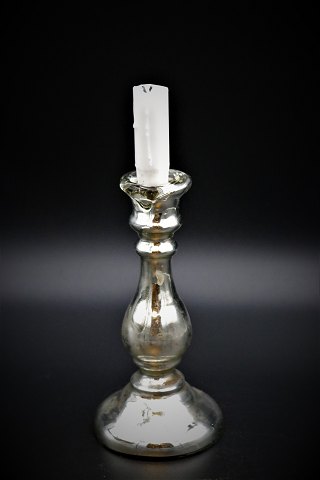 Candlestick in Mercury glass from the 1800 century with fine old patina. Height: 
18,5 cm.