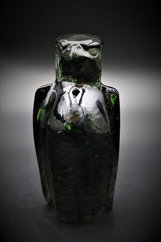 Swedish Glass, figure for WWF - World Wildlife Fund in the form of an eagle. 
Height:17cm. Signed Paul Hoff 1975 - Limited Edition.