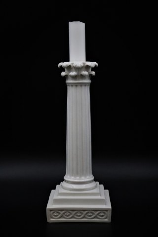 Sjælden , gammel hvid Royal Copenhagen kolonne lysestage med Juliane Marie mærke - Denmark. Højde: 22cm.