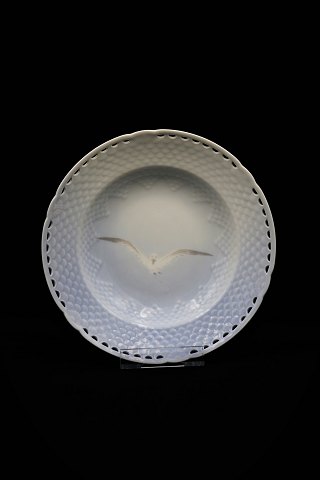 Bing & Grondahl Seagull tableware, small deep plate with breakthrough edge. 
Dia.:21cm. 2.sort. from 1914-15. ...