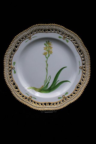 Royal Copenhagen Flora Danica Breakfast plate with openwork edge. Dia:23cm. RC#20/3554. 1.Sort. 1964....