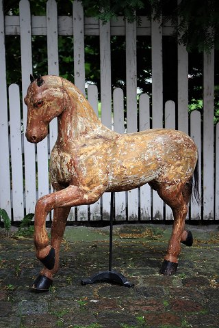 Swedish 1800 century horse in carved wood with fine scraped color and a super fine patina....H:75cm. L:85cm.