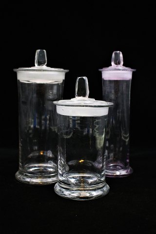 Dekorative , gamle mundblæste opbevarings glas med låg fra Holmegårds glasværk....