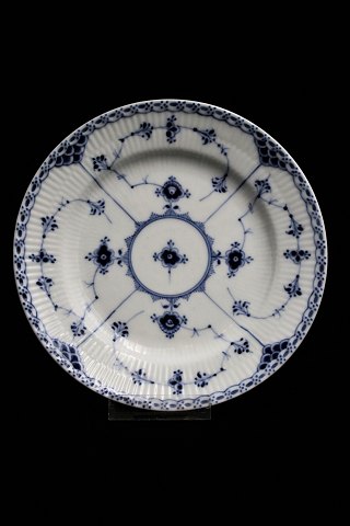 Royal Copenhagen Blue Fluted half lace flat plate. 
Dia.: 19cm.
1/573.