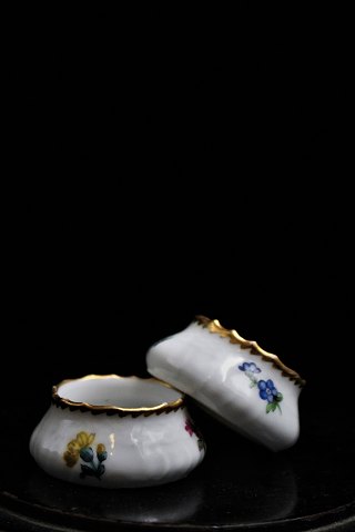 Royal Copenhagen salt dish in Saxon flower...