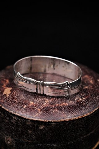 Old napkin ring in silver with fine decoration, stamped (22.6 g.) 
2 pcs. available.