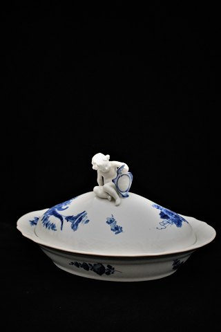 Royal Copenhagen, Blue Flower Curved oval terrine with putti on the lid...
10/1734.