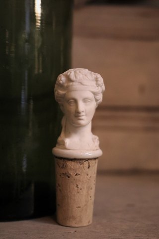 1800 tals vinprop fra Royal Copenhagen i form af kvinde buste i biskuit ...