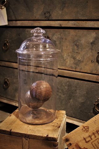 Antikt fransk bolsjeglas “pot á bonbon” i mundblæst glasmed låg og fin knop. H:31cm...