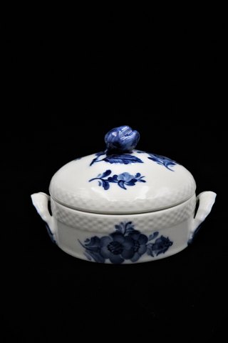 Royal Copenhagen Blue Flower Braided Bonbonniere with handle.
10/8139...