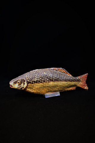 Dekorativ 1800 tals "fisk" i bemalet papmaché med glas øjne og en rigtig fin patina...