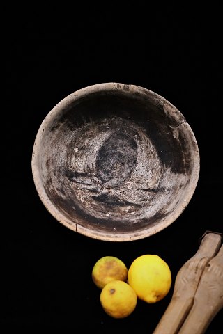 Swedish 1800s wooden bowl with a super nice old patina...