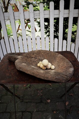 Really good, decorative wooden dish from the 1800s with a super patina...