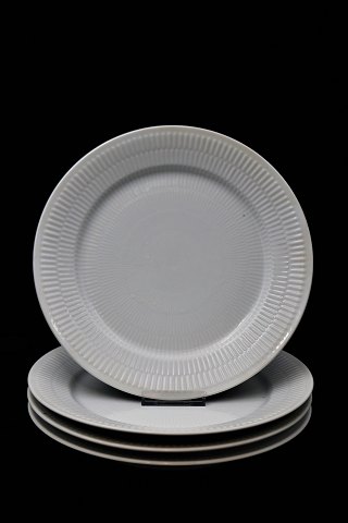 White Royal Copenhagen dinner plate Dia.: 27 cm. with fluted pattern.
RC#627.
From 1985-2000...