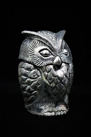 Delicious Italian ice bucket designed by Mauro Manettii in the shape of an owl 
in silver-plated pewter from the 60s/70s...