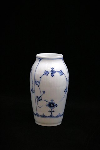 Royal Copenhagen Musselmalet Riflet vase. 
RC#1/383. 1.sort. før 1923...