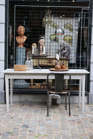 Old console / dining table in gray painted wood with fine patina...