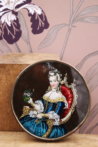 Dekorativ , fransk 1800 tals candy / slik æske lavet i pap med messing kanter og 
glasmaleri...