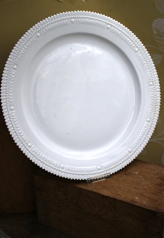 Royal Copenhagen large round serving dish in Perle dinnerware from the years 1870-90. Dia.: 35.5cm...