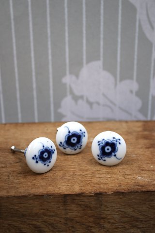 Old Blue Fluted porcelain handles / knobs from Royal Copenhagen for furniture. Dia.: 3cm.