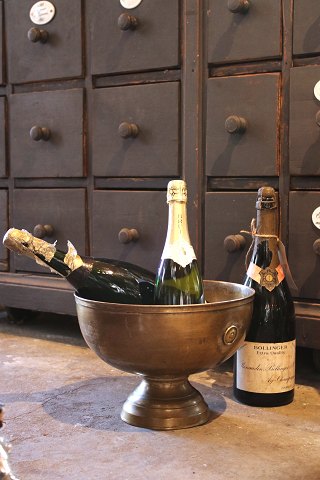 Old French champagne cooler in brass with a really nice old patina...