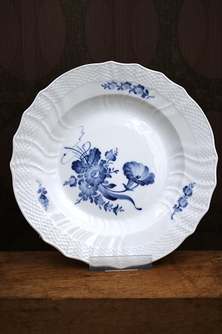 Royal Copenhagen Blå Blomst Svejfet stor middags tallerken.Dia.: 25,5cm. 10/1621...
