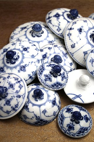 Old Royal Copenhagen loose lids for Blue Fluted jugs and bowls....