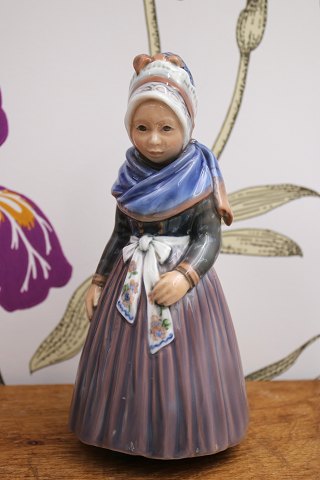 Dahl Jensen porcelain figurine of a Fan girl in oak dress.DJ-1165...