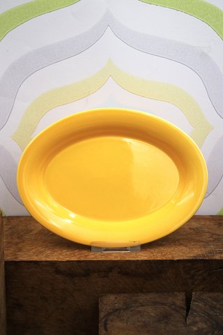 Ursula fad i fajance fra Royal Copenhagen designet af Ursula Munch-Petersen i gul glasur...