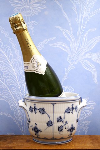 Sjælden Champagne / Vinkøler med hanke i Musselmalet Riflet fra Royal Copenhagen. Fra 1893-1900...