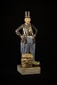 Royal Copenhagen figur af mand i folkedragt , Amager torvedragt.
Højde: 31cm.
