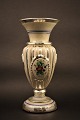 Fin , 1800 tals fransk vase i fattigmandssølv.Vasen er håndmalet med blomster motiv og har en rigtig fin patina.Højde: 23cm.