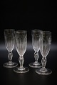 Elegant , gammel champagne fløjte i krystalglas med klassisk slibning og fin 
fod. 
(12 stk.)